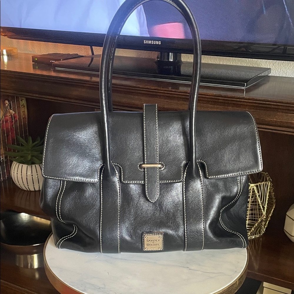 Dooney & Bourke Elegant Black Leather Satchel